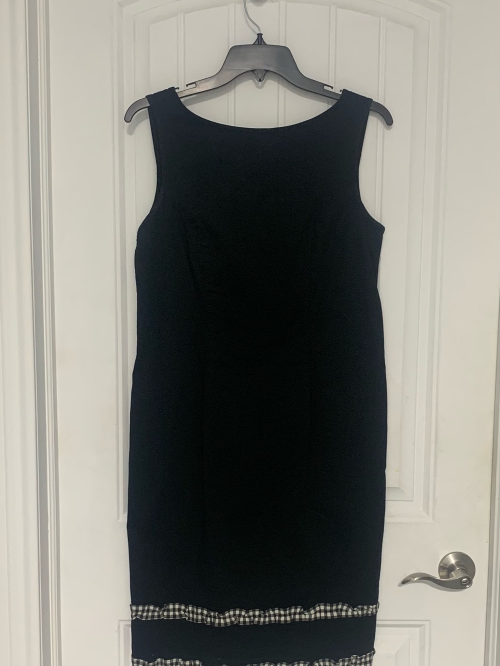 Classic Black Sleeveless Midi Dress with Gingham Trim